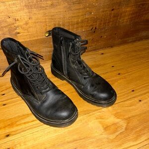Women Dr marten